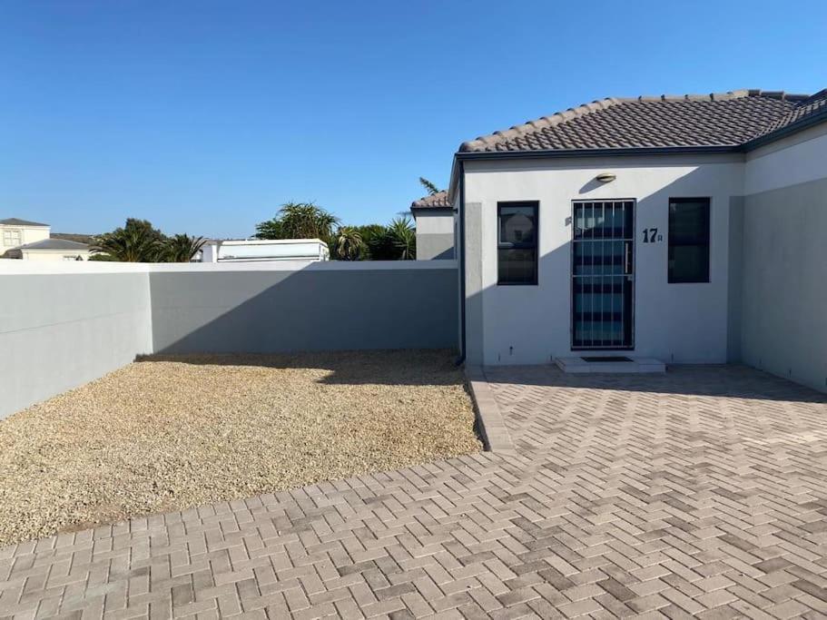 17 On Sleigh Langebaan
